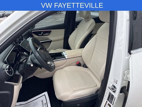 Used 2025 Mercedes-Benz GLC 300 4MATIC image 16