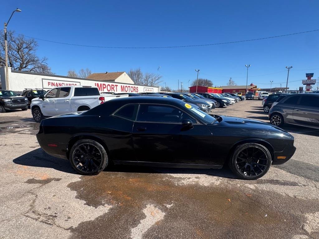 Used 2014 Dodge Challenger SXT RWD image 4