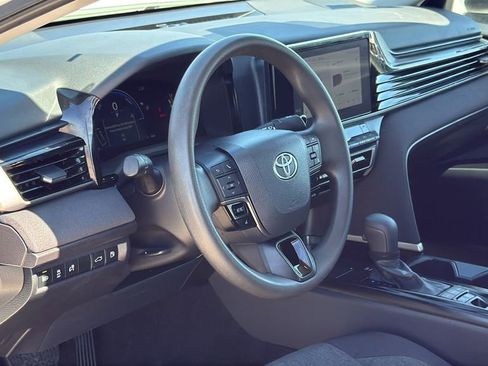 Used 2025 Toyota Camry LE image 10