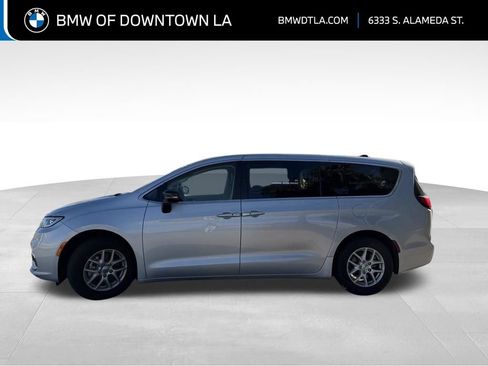 Used 2024 Chrysler Pacifica Touring-L FWD image 1