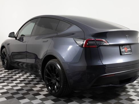 Used 2024 Tesla Model Y Long Range AWD/4WD image 5