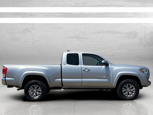 Used 2016 Toyota Tacoma SR5 RWD image 4