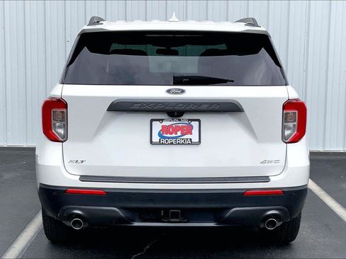 Used 2022 Ford Explorer XLT w/ Equipment Group 202A AWD/4WD image 4