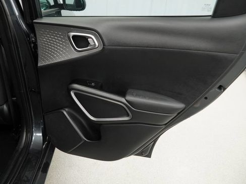 Used 2025 Kia Soul LX w/ LX Technology Package FWD image 27