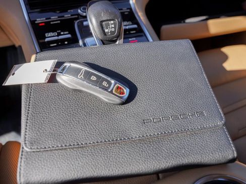 Used 2018 Porsche Panamera 4 image 25