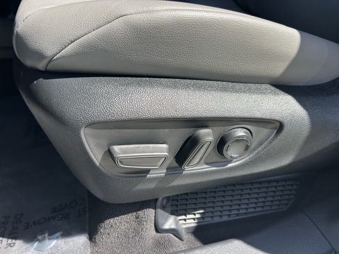 Certified 2025 Toyota Sienna XLE FWD image 17