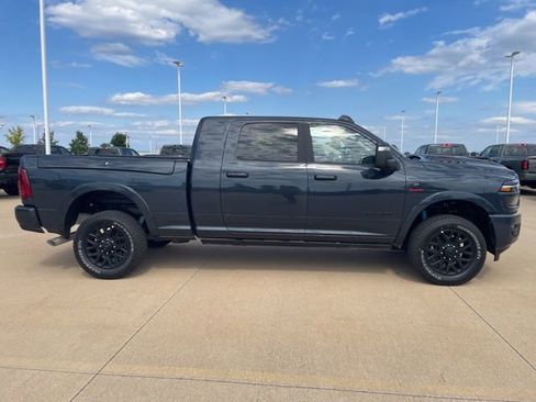 Used 2026 RAM 2500 Limited AWD/4WD image 2
