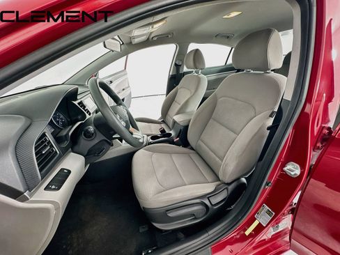 Used 2019 Hyundai Elantra SE FWD image 28