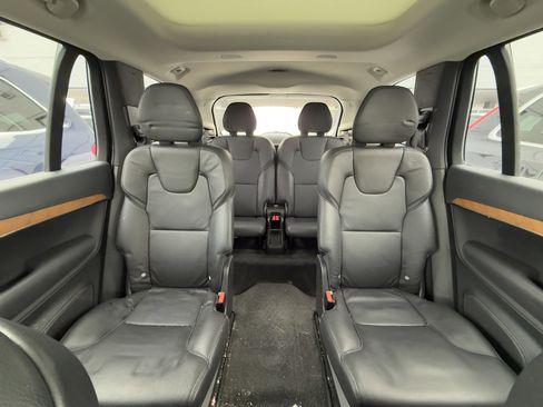 Used 2021 Volvo XC90 T6 Momentum image 32