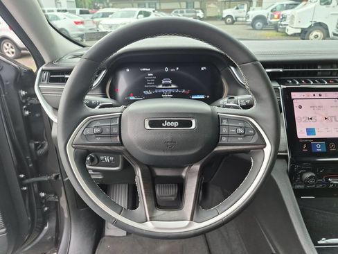 Used 2023 Jeep Grand Cherokee L Limited w/ Black Appearance Package AWD/4WD image 16