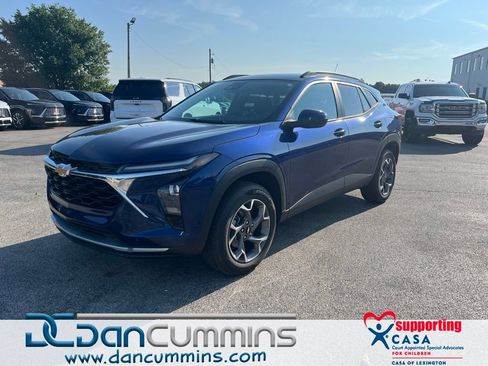 Used 2024 Chevrolet Trax LT w/ Driver Confidence Package FWD image 1
