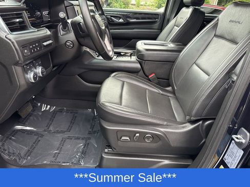 Used 2023 GMC Yukon XL Denali image 15
