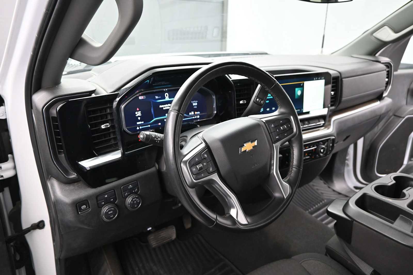 Used 2025 Chevrolet Silverado 2500 LT w/ Convenience Package AWD/4WD image 10