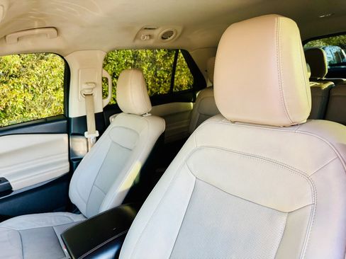 Used 2020 Ford Explorer Limited image 39