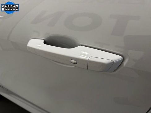 Used 2025 GMC Acadia Elevation image 3