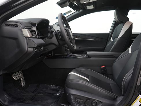 Used 2025 Toyota Camry SE image 17