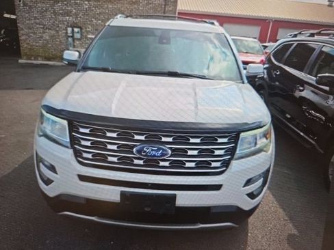 Used 2017 Ford Explorer Limited w/ Equipment Group 301A AWD/4WD image 11