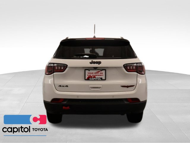 Used 2025 Jeep Compass Trailhawk AWD/4WD image 3