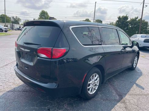 Used 2023 Chrysler Voyager LX FWD image 8