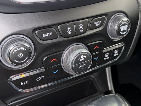 Used 2022 Jeep Cherokee Trailhawk w/ Trailer Tow Group image 38