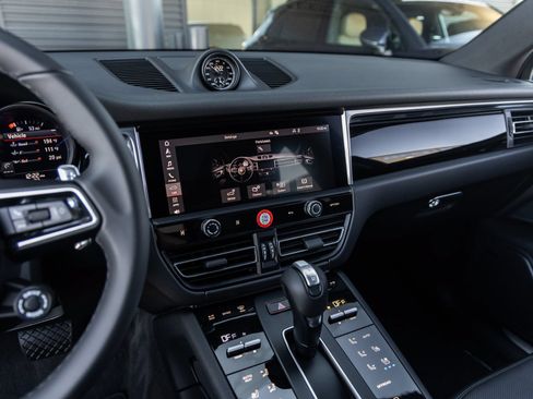 Certified 2026 Porsche Macan S AWD/4WD image 28