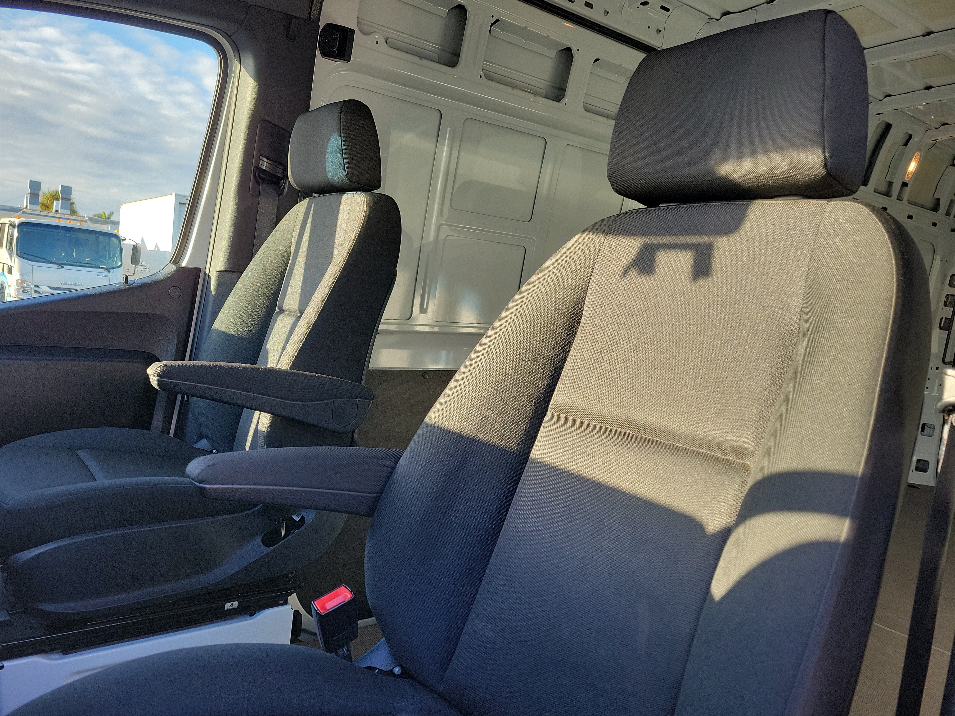 Used 2025 Mercedes-Benz Sprinter 2500 image 22