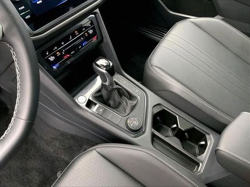 Certified 2023 Volkswagen Tiguan SE R-Line AWD/4WD image 16