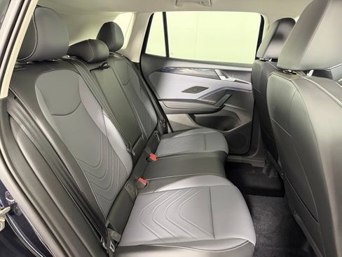 Used 2025 Volkswagen Tiguan SE FWD image 20