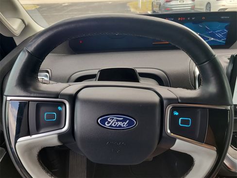 Used 2025 Ford Expedition Platinum image 30