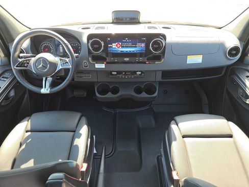 Used 2026 Mercedes-Benz Sprinter 2500 image 17