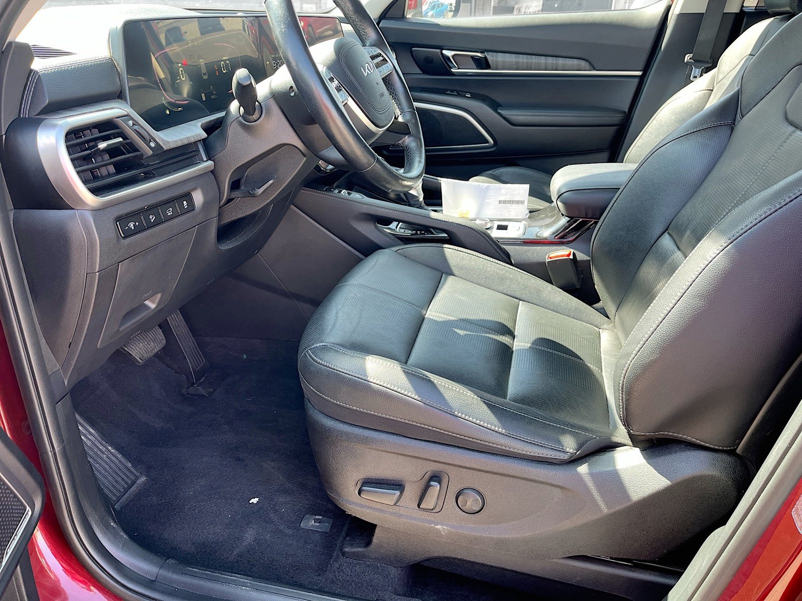 Used 2024 Kia Telluride EX w/ EX Captain's Chair Package AWD/4WD image 22