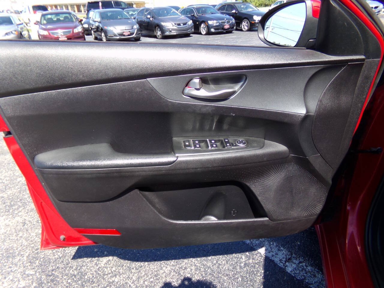 Used 2021 Kia Forte LXS FWD image 9