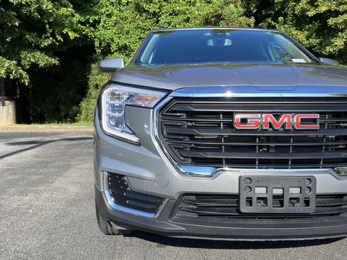Used 2023 GMC Terrain SLE w/ Driver Convenience Package AWD/4WD image 14