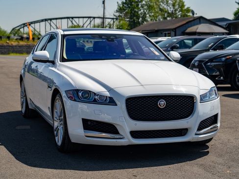 Used 2018 Jaguar XF Prestige image 2
