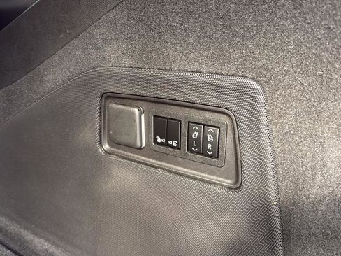 Certified 2022 Cadillac Escalade ESV Premium Luxury Platinum image 20