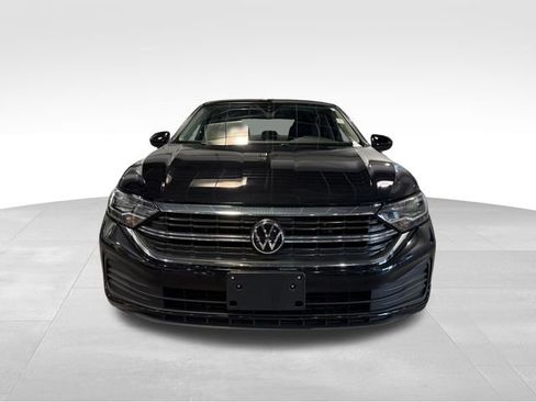 Used 2024 Volkswagen Jetta SE image 2