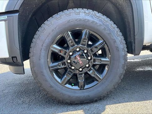 Used 2025 GMC Sierra 2500 AT4 w/ AT4 Premium Plus Package AWD/4WD image 34