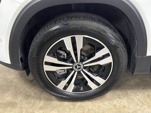 Used 2024 Mercedes-Benz GLB 250 4MATIC image 32