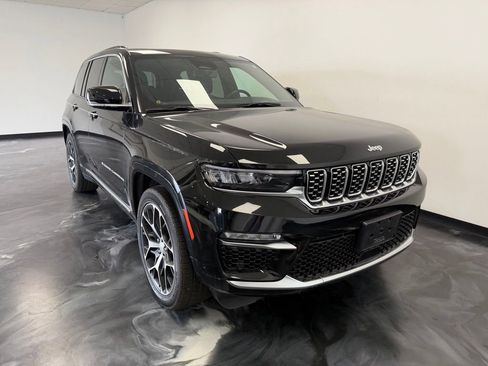 Used 2025 Jeep Grand Cherokee Summit AWD/4WD image 25