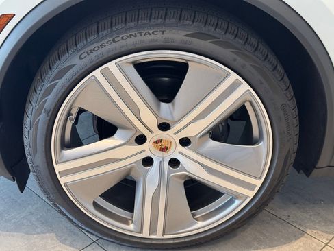 Certified 2025 Porsche Macan Electric image 28