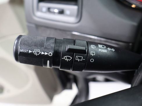 Used 2018 Dodge Grand Caravan SE w/ UConnect Hands-Free Group image 31