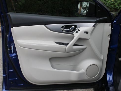 Used 2020 Nissan Rogue Sport SL w/ Premium Package image 14