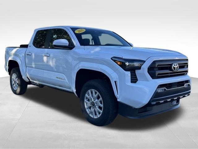 Used 2025 Toyota Tacoma SR5 AWD/4WD image 7