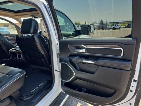 Used 2019 RAM 1500 Laramie AWD/4WD image 37