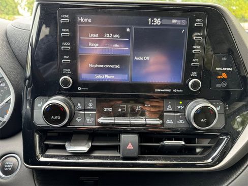 Used 2021 Toyota Highlander XLE image 22