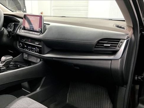 Used 2023 Nissan Rogue SV AWD/4WD image 16
