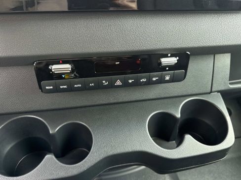 Used 2025 Mercedes-Benz Sprinter 2500 image 27