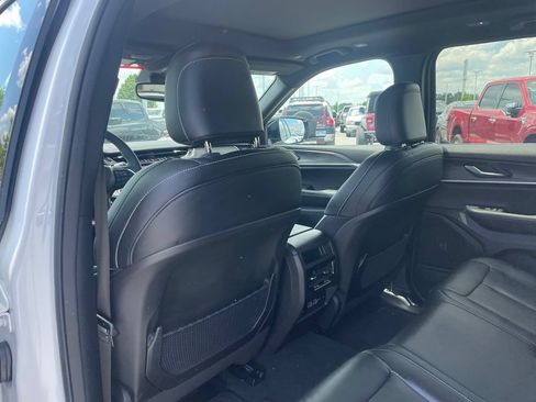 Used 2024 Jeep Grand Cherokee Limited AWD/4WD image 24