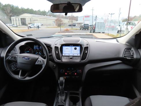 Used 2019 Ford Escape SE image 24