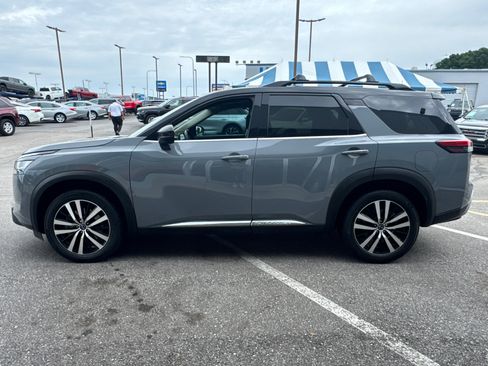Used 2023 Nissan Pathfinder Platinum w/ Cargo Package AWD/4WD image 3
